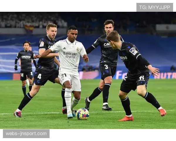 西班牙国家德比前瞻:皇马稳健防守迎战巴萨主场攻势,谁能掌控比赛节奏? 西班牙国家德比前瞻:皇马稳健防守迎战巴萨主场攻势,谁能掌控比赛节奏?